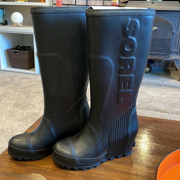 Sorel Rainboots size 6 - Picture 4 of 7